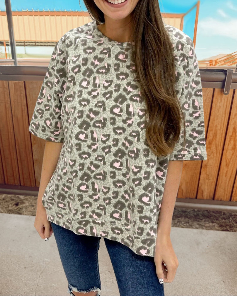 Chic Leopard Roundneck Tee