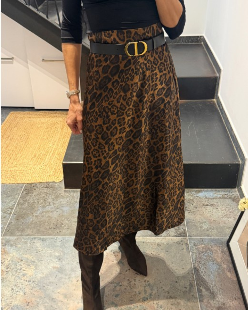 Chic Leopard Midi Skirt