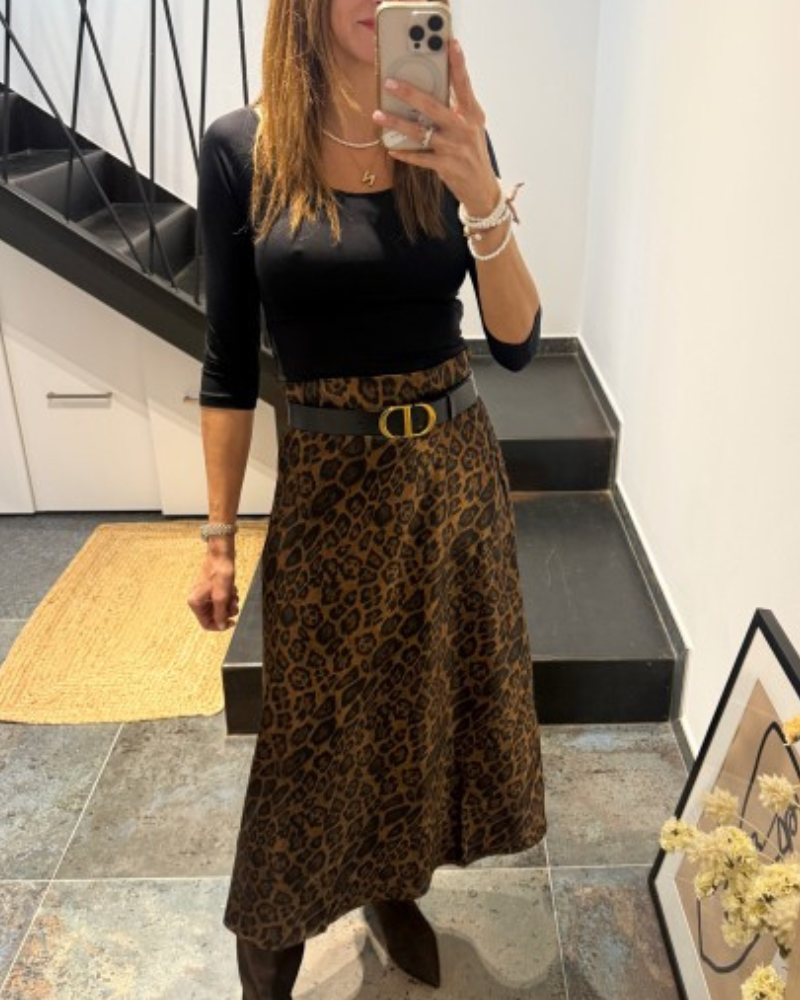 Chic Leopard Midi Skirt